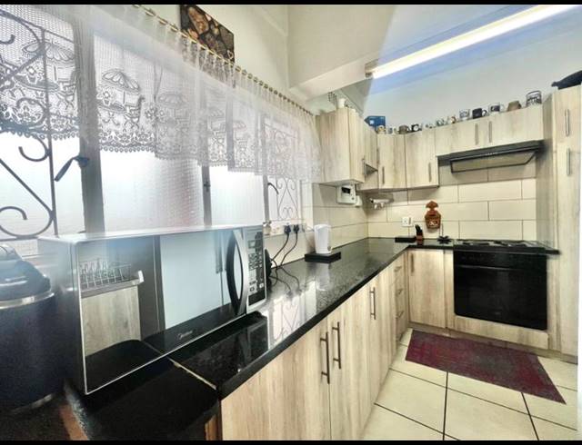 2 BEDROOM APARTMENT FOR SALE IN PELHAM